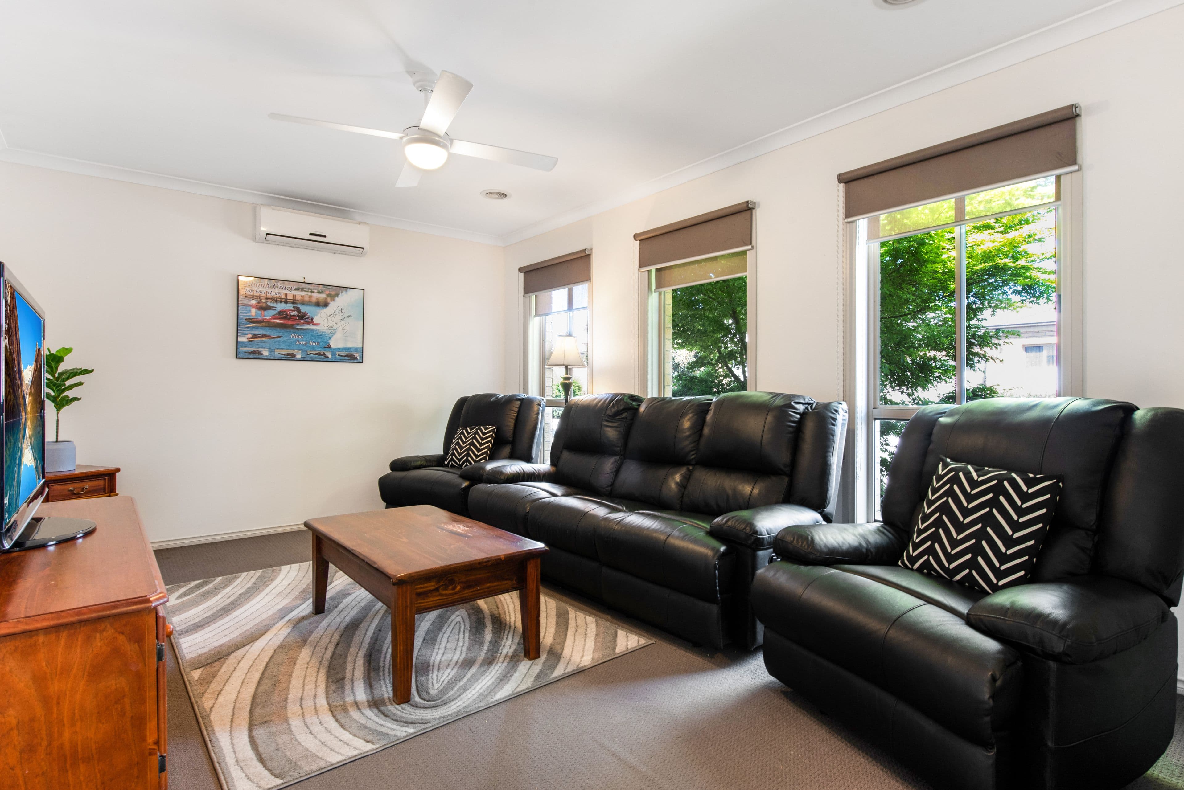 2-4 Bluehills Boulevard, Pakenham VIC 3810, Pakenham - Thumbnail 3
