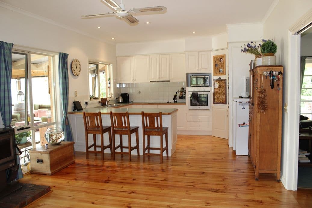 169 Robsons Road, Hamilton VIC 3300, Hamilton - Thumbnail 3