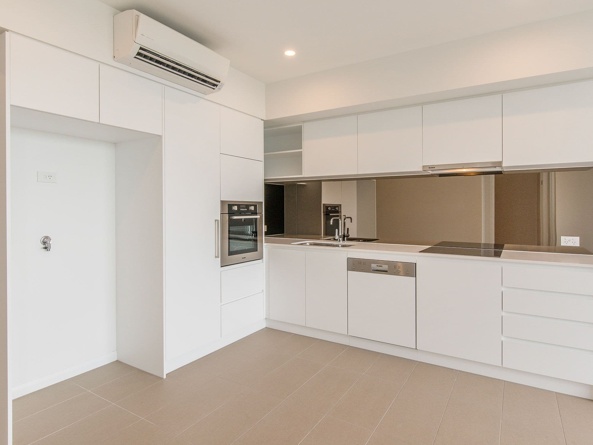 26 Holdsworth Street, Coorparoo QLD 4151, Coorparoo - Thumbnail 3
