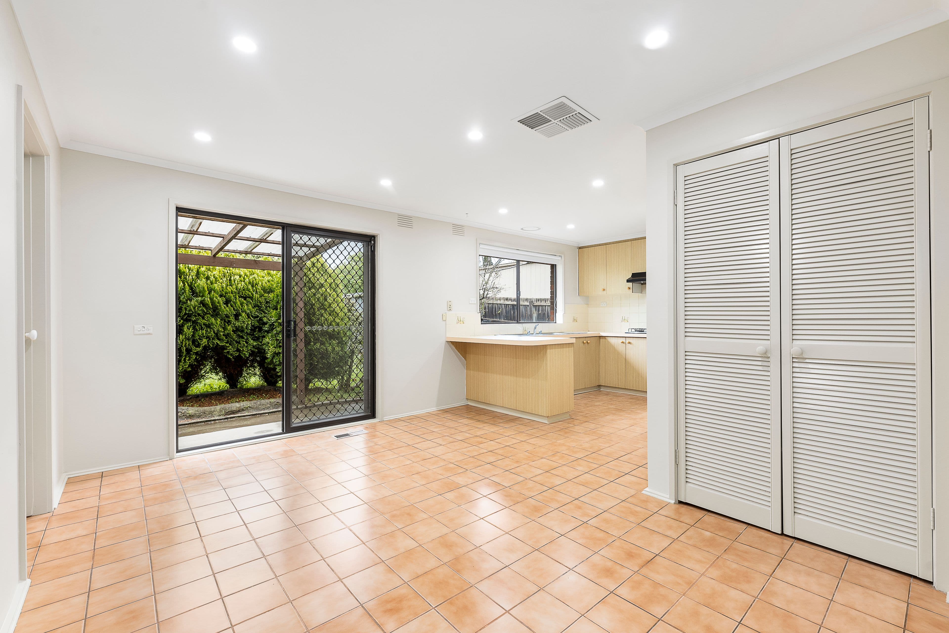 15 Valleyview Drive, Rowville VIC 3178, Rowville - Thumbnail 2