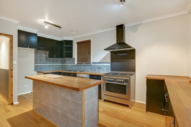 102 Rosemary Crescent, Frankston North VIC 3200, Frankston North - Thumbnail 2