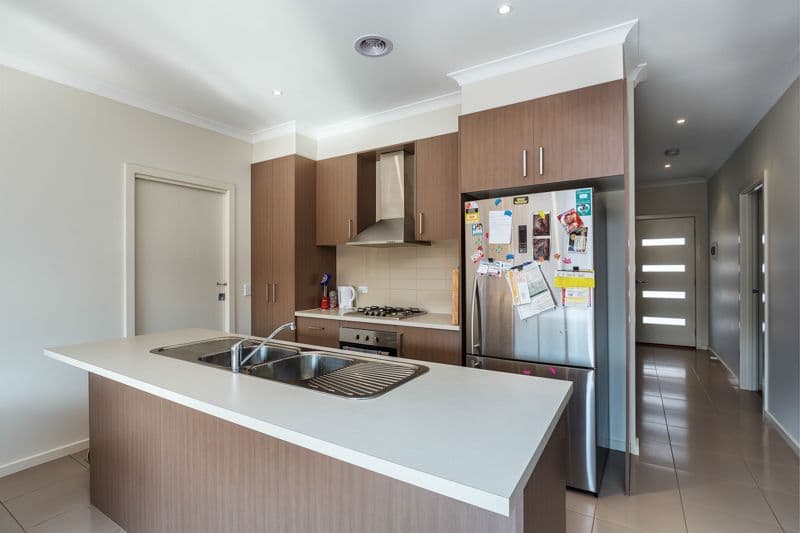 7 Fishburn Grove, MELTON WEST VIC 3337, Melton West - Thumbnail 2