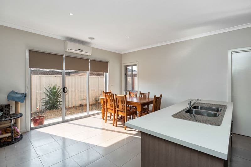 7 Fishburn Grove, MELTON WEST VIC 3337, Melton West - Thumbnail 3