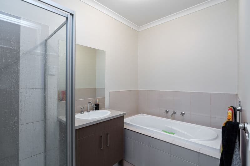 7 Fishburn Grove, MELTON WEST VIC 3337, Melton West - Thumbnail 6
