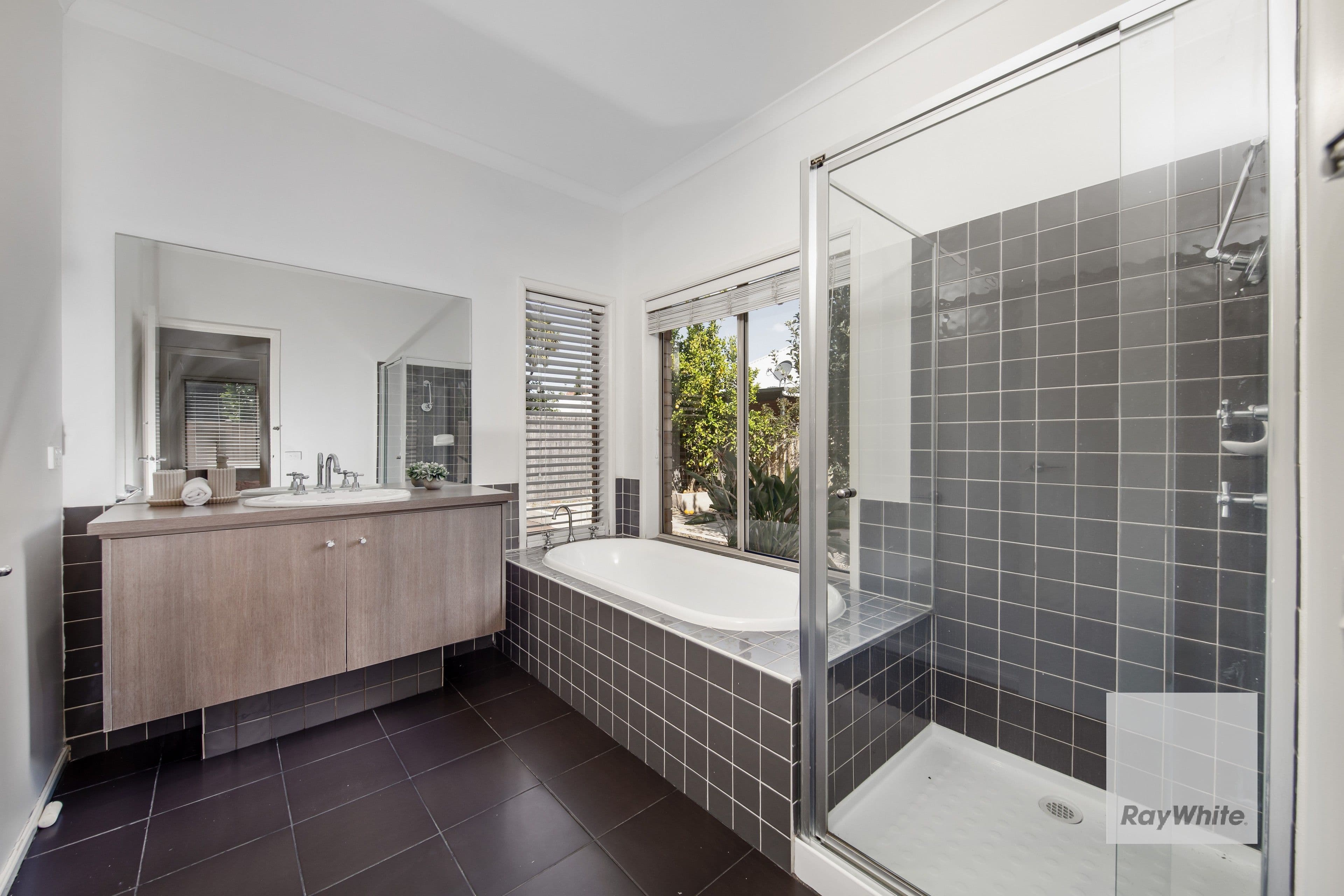4 Landcox Way, Caroline Springs VIC 3023, Caroline Springs - Thumbnail 4