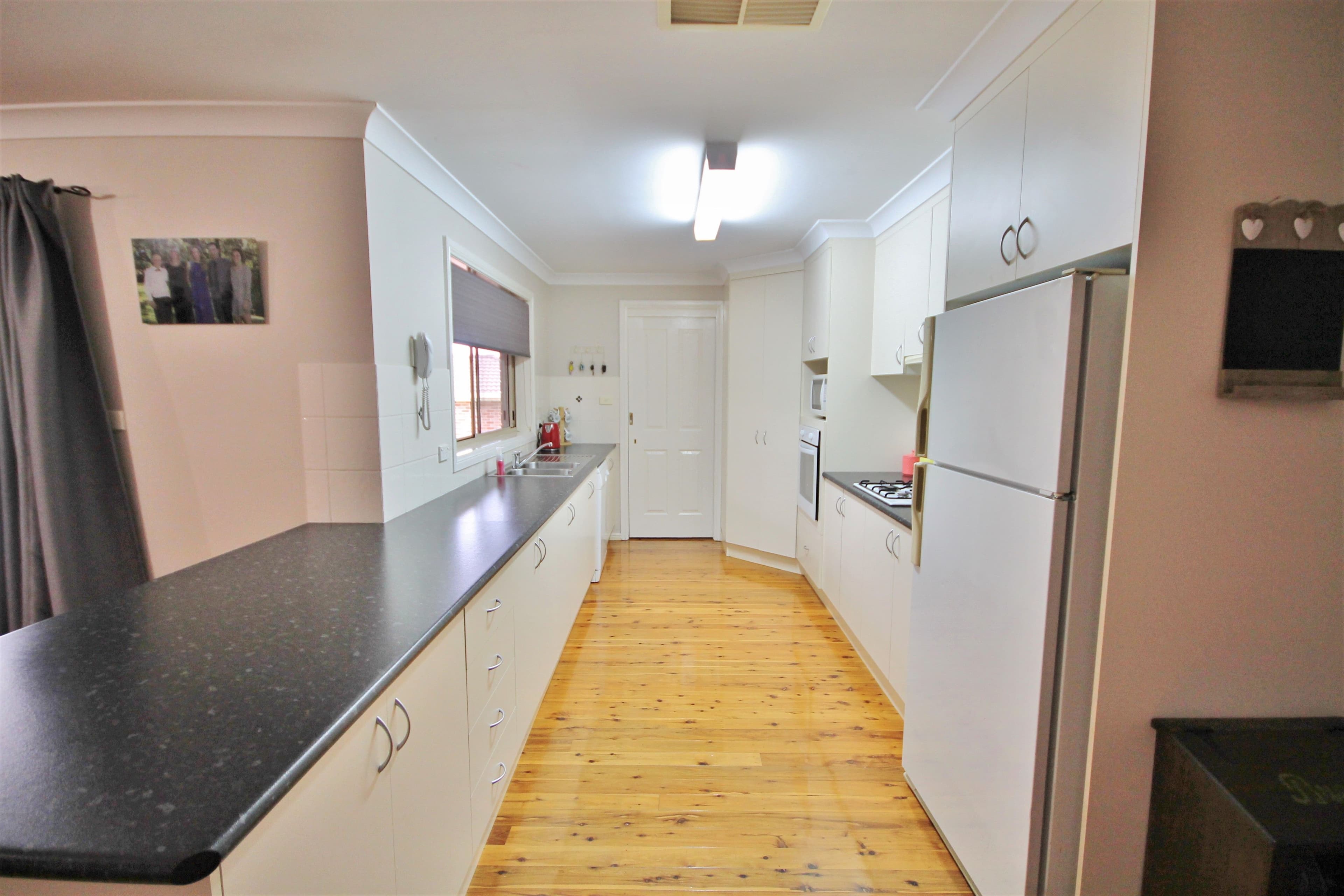 13 Jim Anderson Avenue, YOUNG NSW 2594, Young - Thumbnail 3