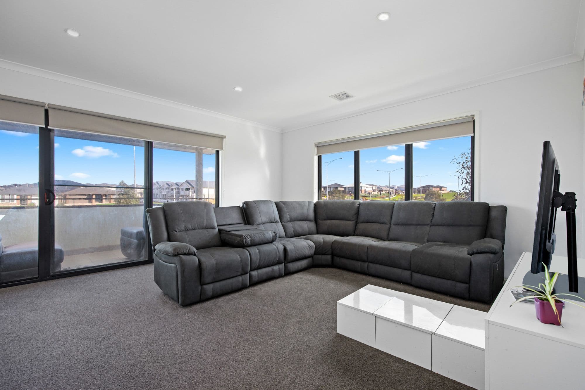 17 Duclair Avenue, Werribee VIC 3030, Werribee - Thumbnail 3