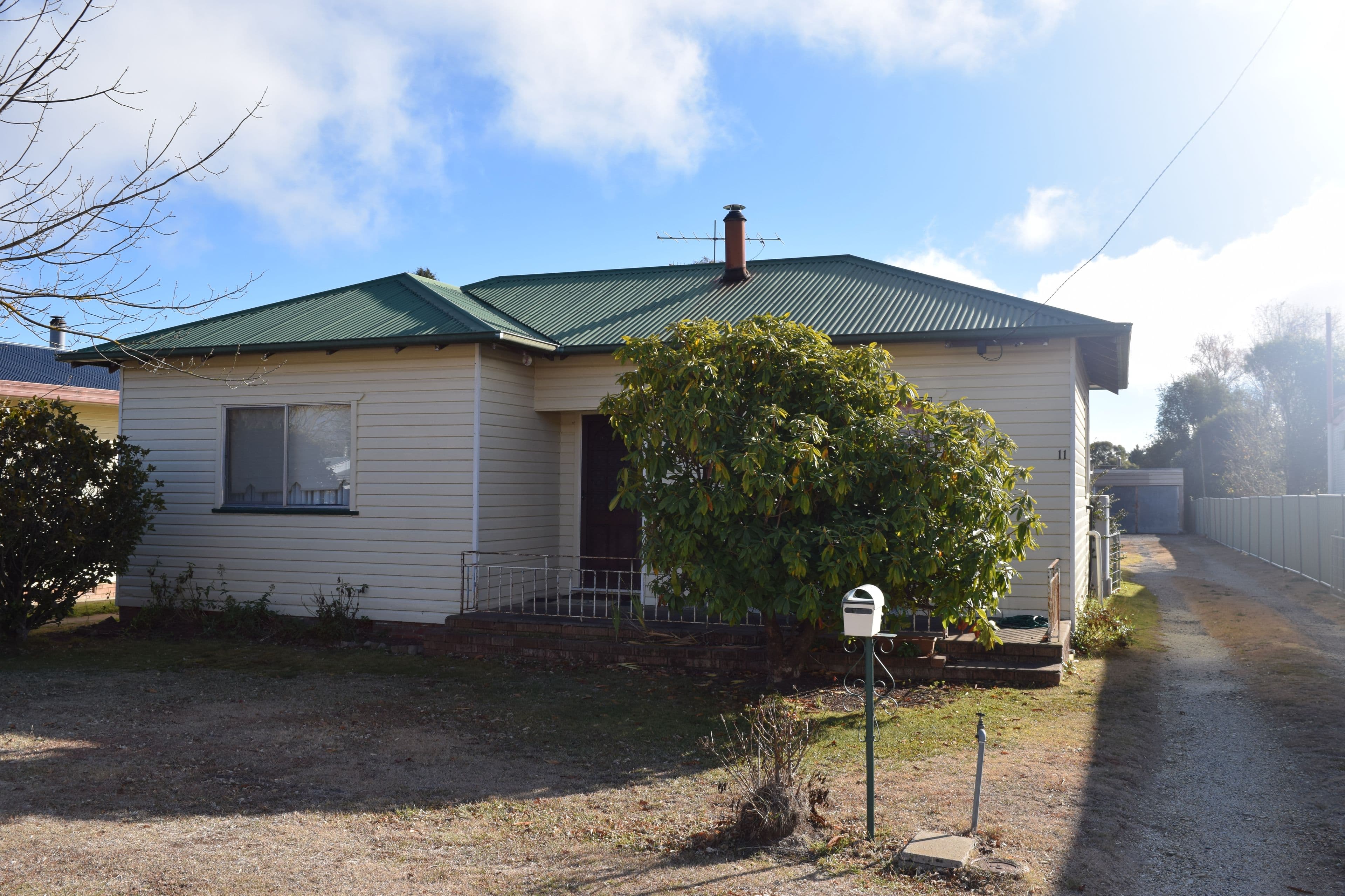 11 Wirruna Street, Guyra - Image 1
