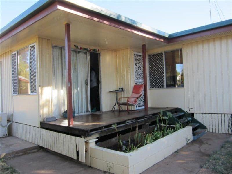 $2,147,483,647 (sold on 24-Oct-2011) House 2 beds | 2 bath | 1 car 26 Surrey Street RED HILL QLD 4059, Mount Isa City - Thumbnail 7