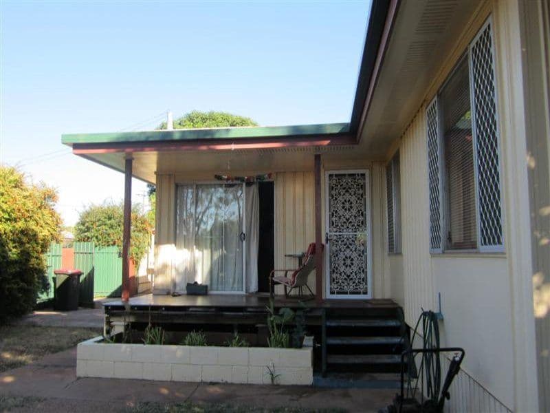 $2,147,483,647 (sold on 24-Oct-2011) House 2 beds | 2 bath | 1 car 26 Surrey Street RED HILL QLD 4059, Mount Isa City - Thumbnail 8