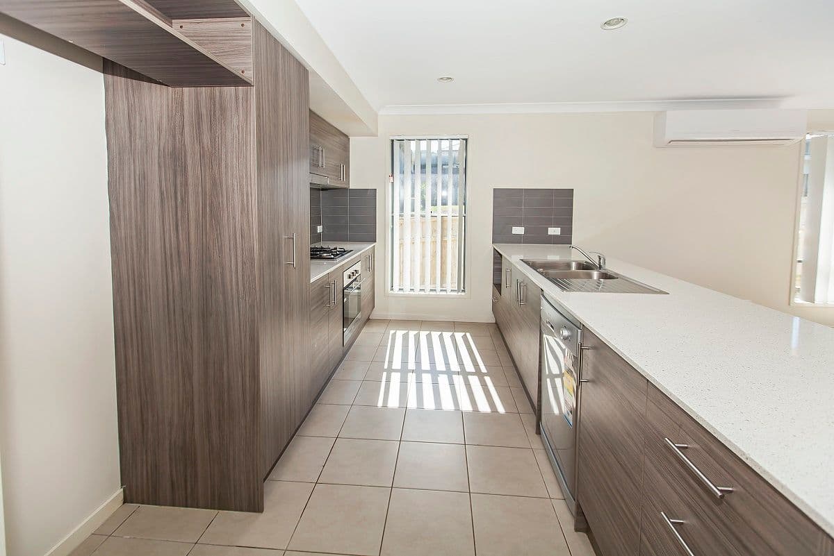 28 Greentrees Terrace, SPRINGFIELD LAKES QLD 4300, Springfield Lakes - Thumbnail 3