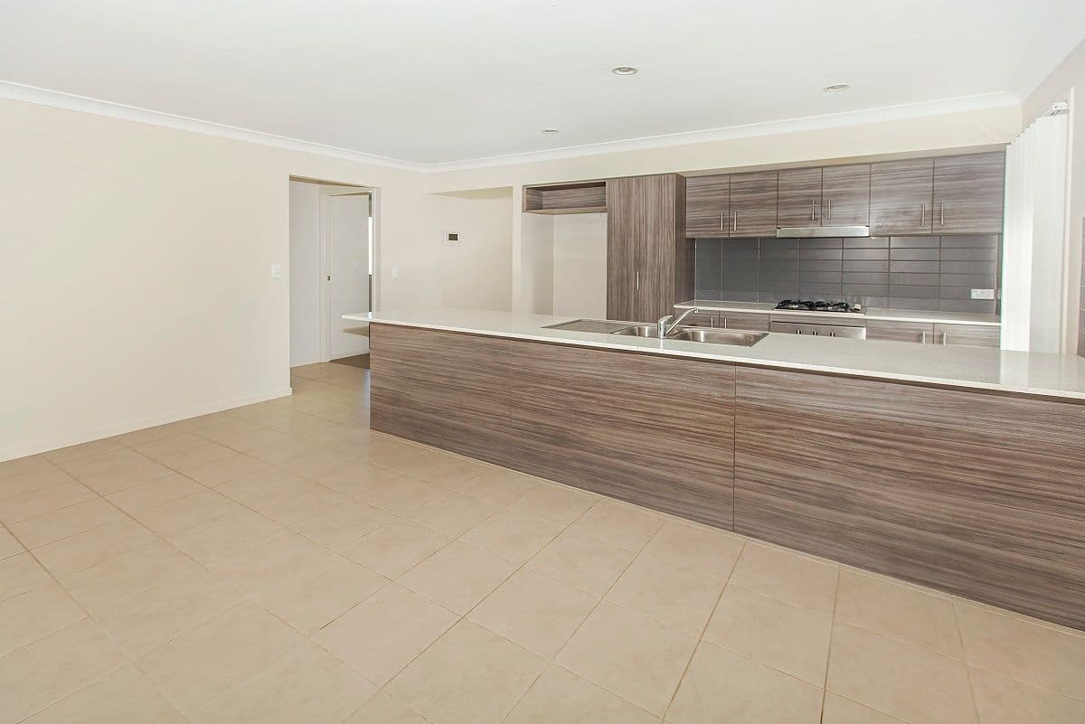 28 Greentrees Terrace, SPRINGFIELD LAKES QLD 4300, Springfield Lakes - Thumbnail 4