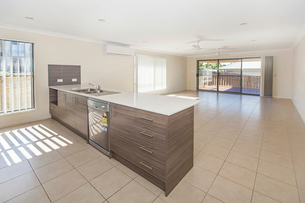 28 Greentrees Terrace, SPRINGFIELD LAKES QLD 4300, Springfield Lakes - Thumbnail 5