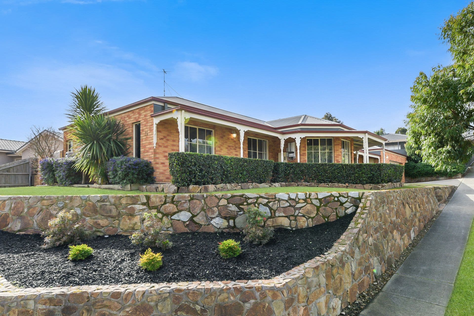 16 Sheldon Drive, Berwick VIC 3806, Berwick - Thumbnail 3
