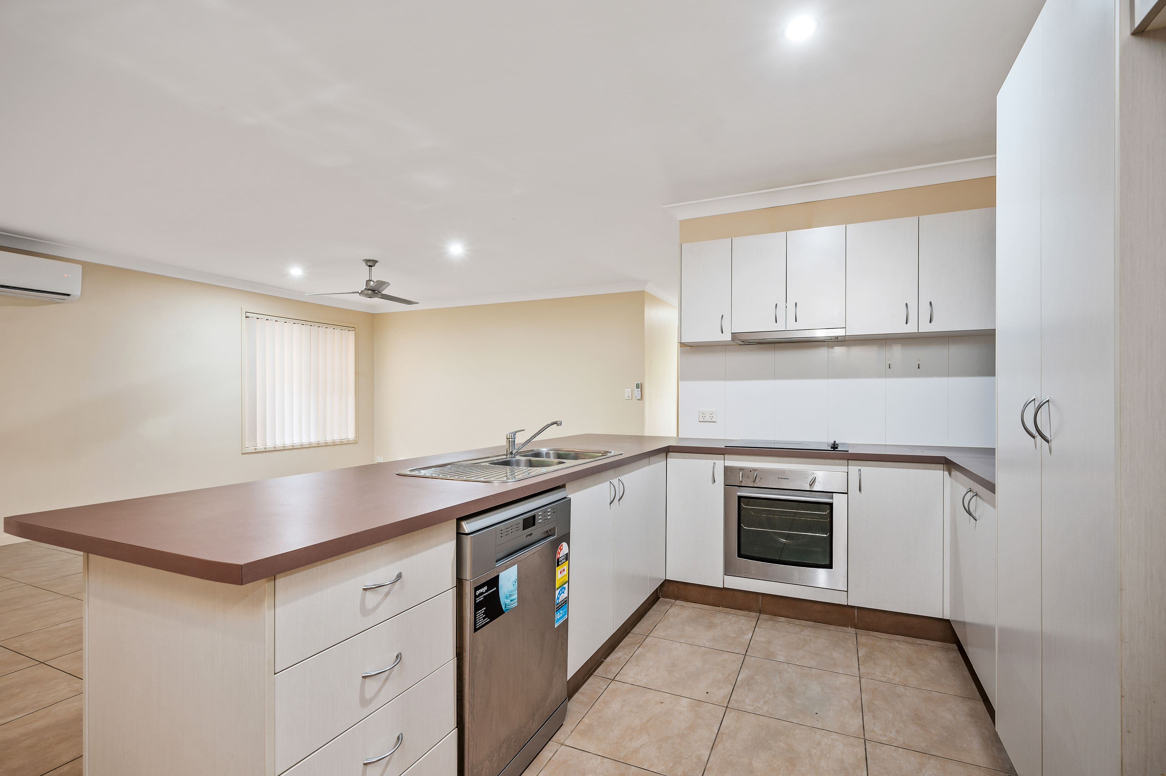9 Daisy Street, Springfield Lakes QLD 4300, Springfield Lakes - Thumbnail 2