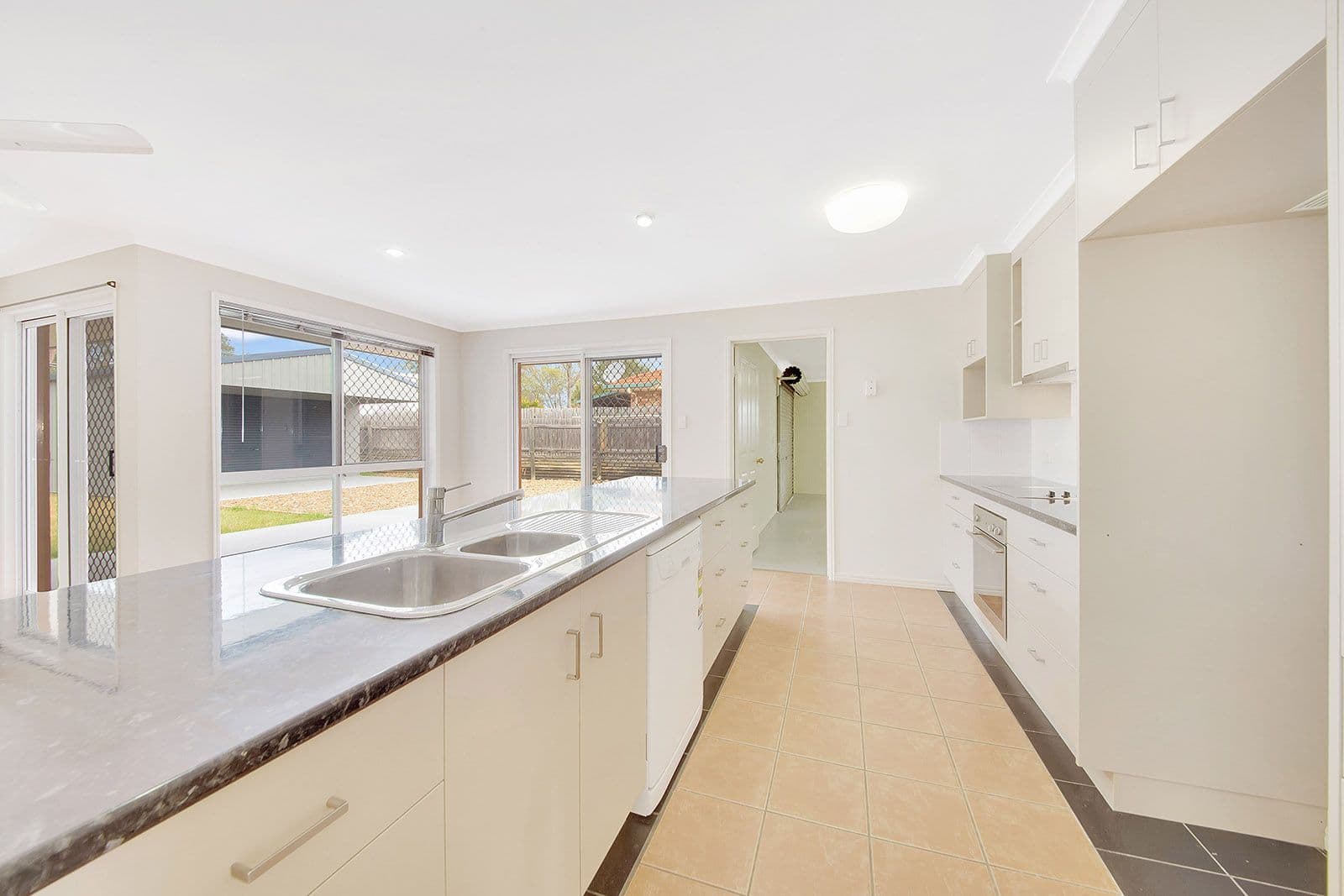 284 J Hickey Avenue, Clinton QLD 4680, Clinton - Thumbnail 2