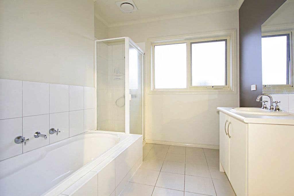 12 Surrey Crescent, OAKLEIGH EAST VIC 3166, Oakleigh East - Thumbnail 4