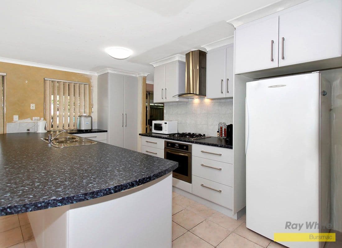 4 Peacock Green, BALLAJURA WA 6066, Ballajura - Thumbnail 2