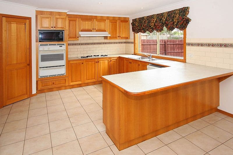 4 Varga Close, MILL PARK VIC 3082, Mill Park - Thumbnail 3