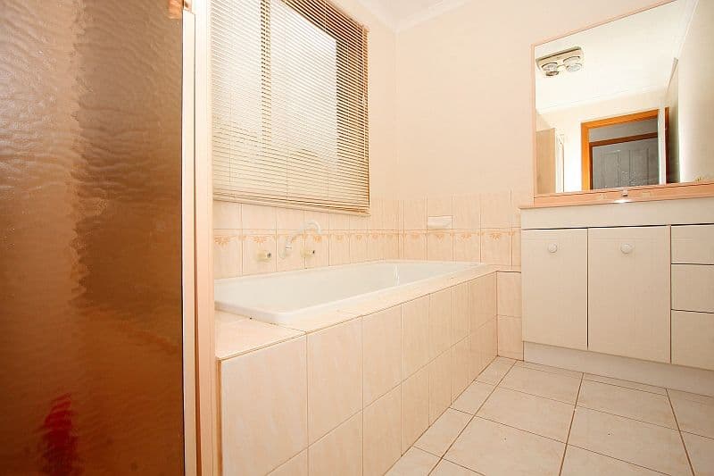 4 Varga Close, MILL PARK VIC 3082, Mill Park - Thumbnail 6