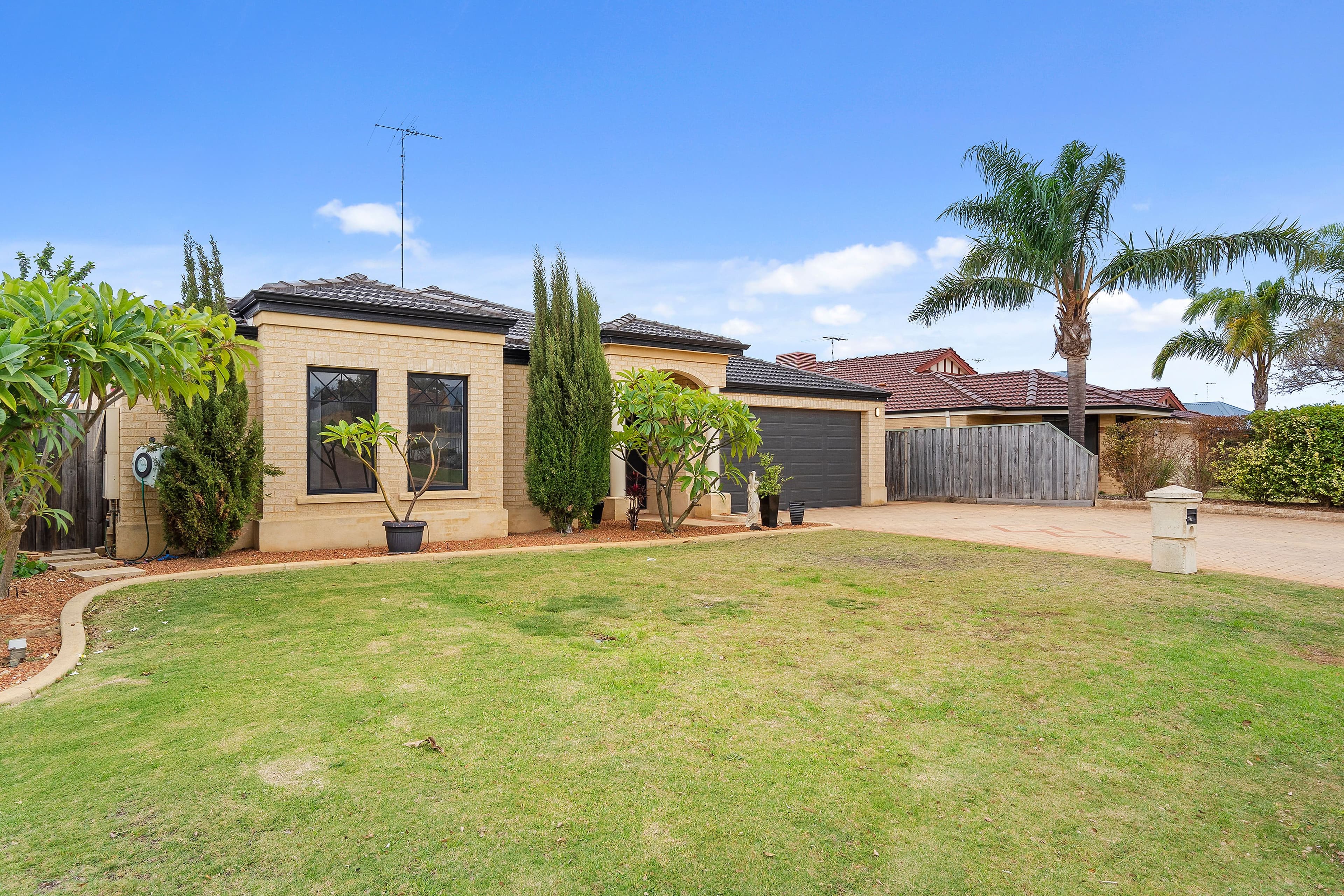 18 Seaforth Drive, Halls Head WA 6210, Halls Head - Thumbnail 2