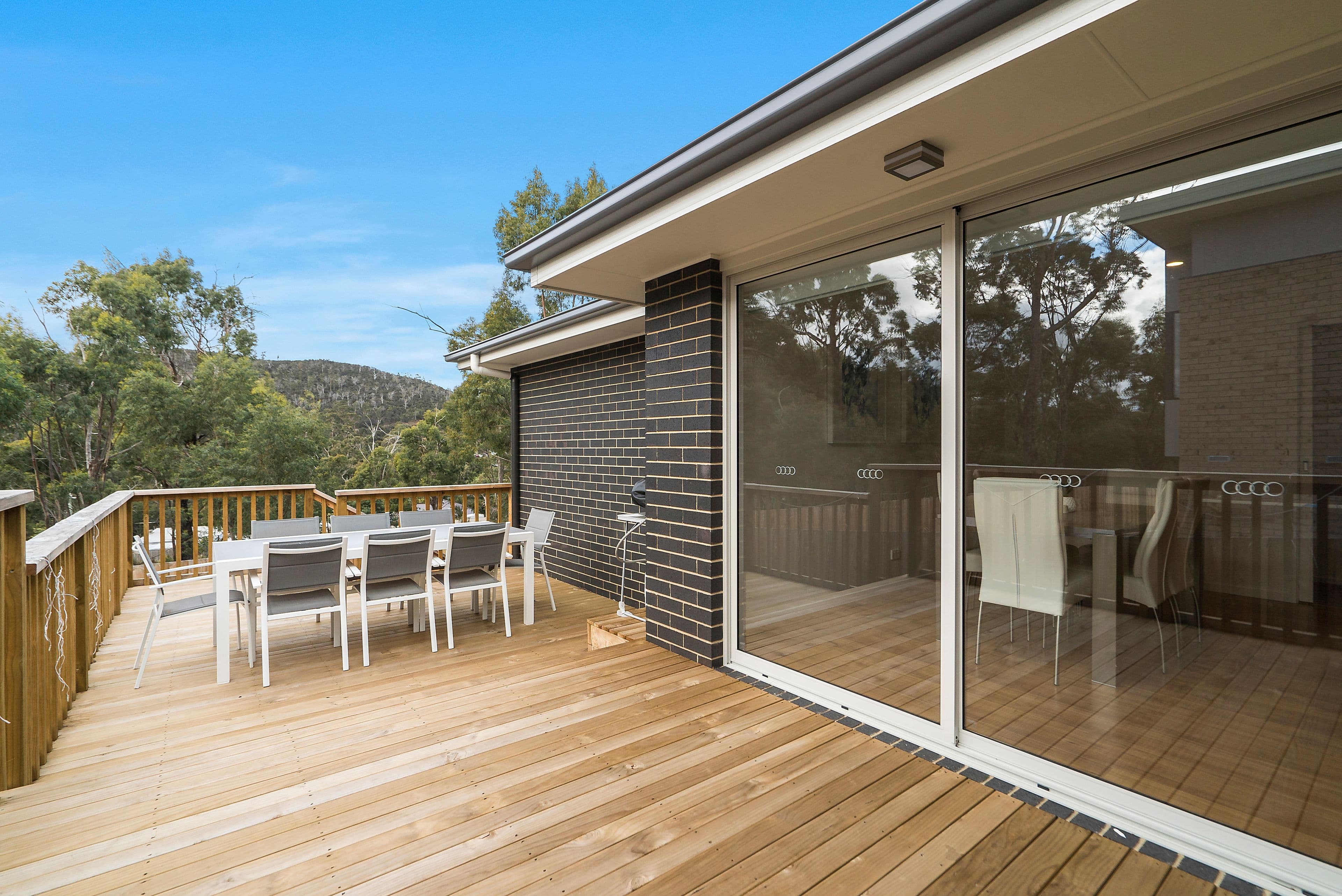14 Hillmorton Road, Lindisfarne TAS 7015, Lindisfarne - Thumbnail 3