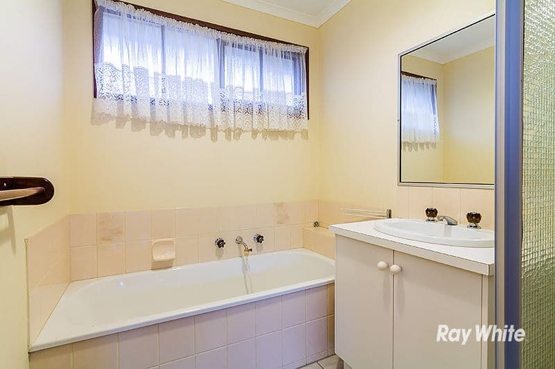 46 Courtenay Avenue, Cranbourne North VIC 3977, Cranbourne North - Thumbnail 5