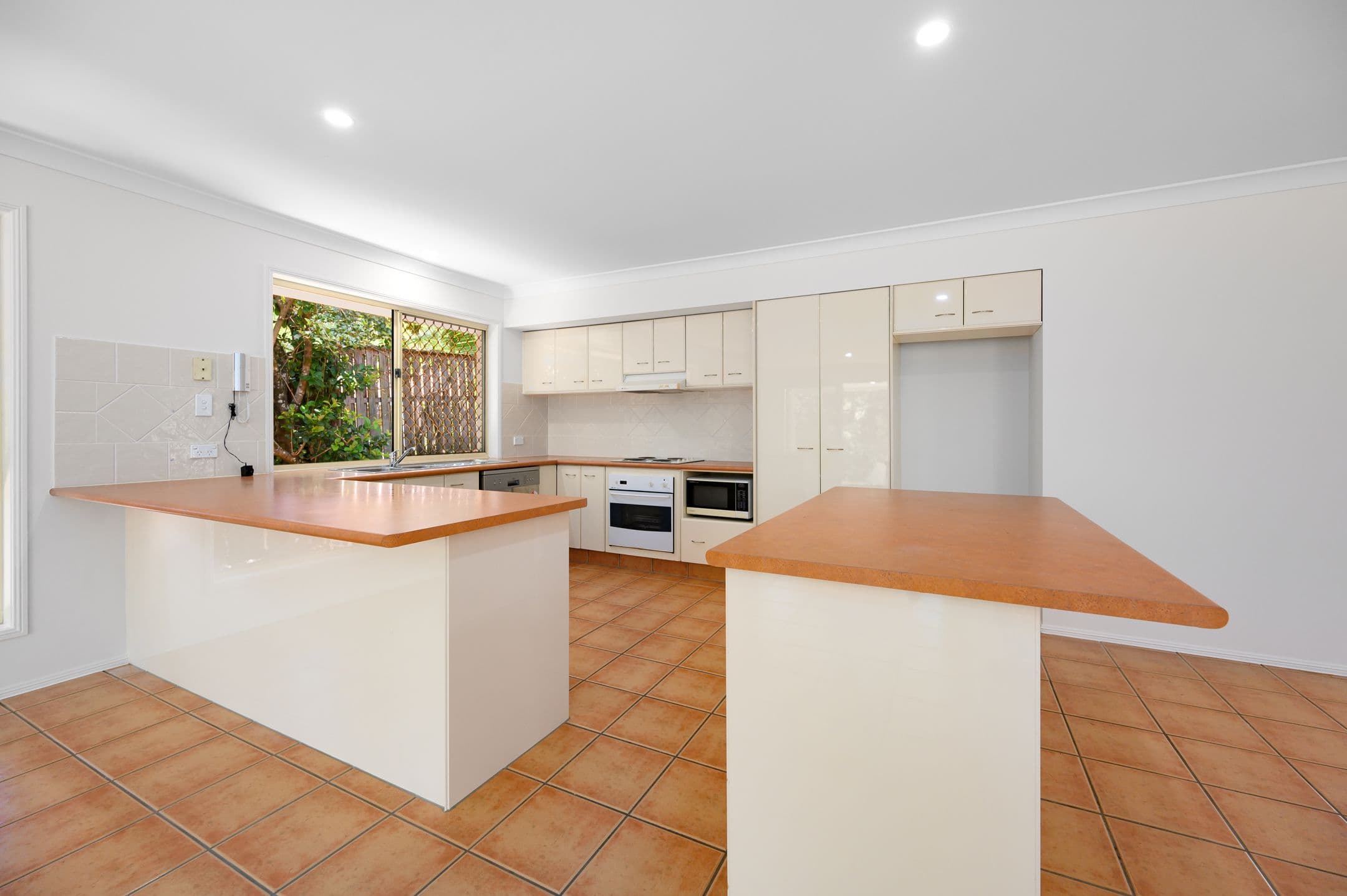 2 Phoenix Street, Pacific Pines QLD 4211, Pacific Pines - Thumbnail 3