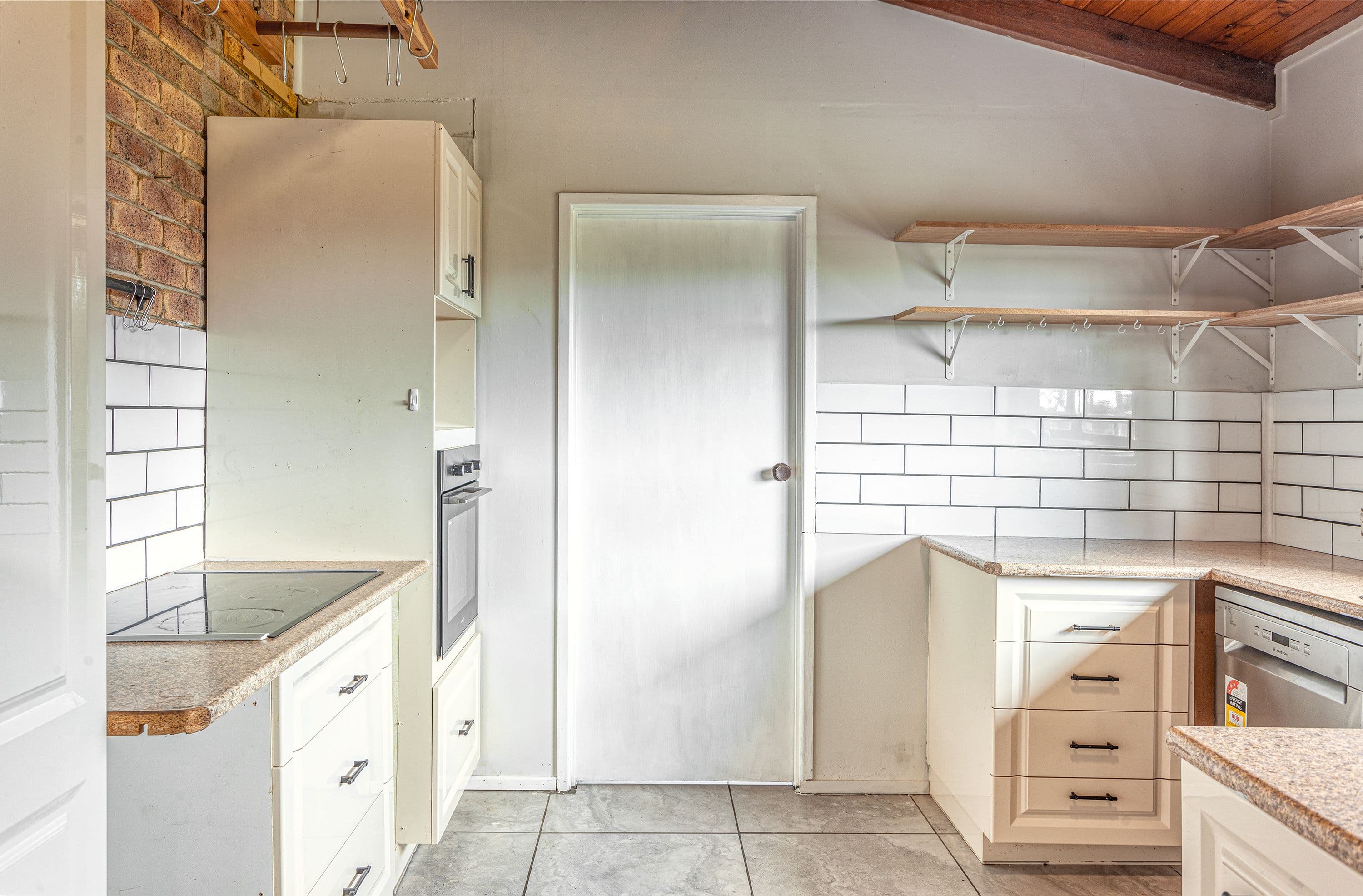 15 TUCKER Street, Turvey Park, Turvey Park - Thumbnail 3
