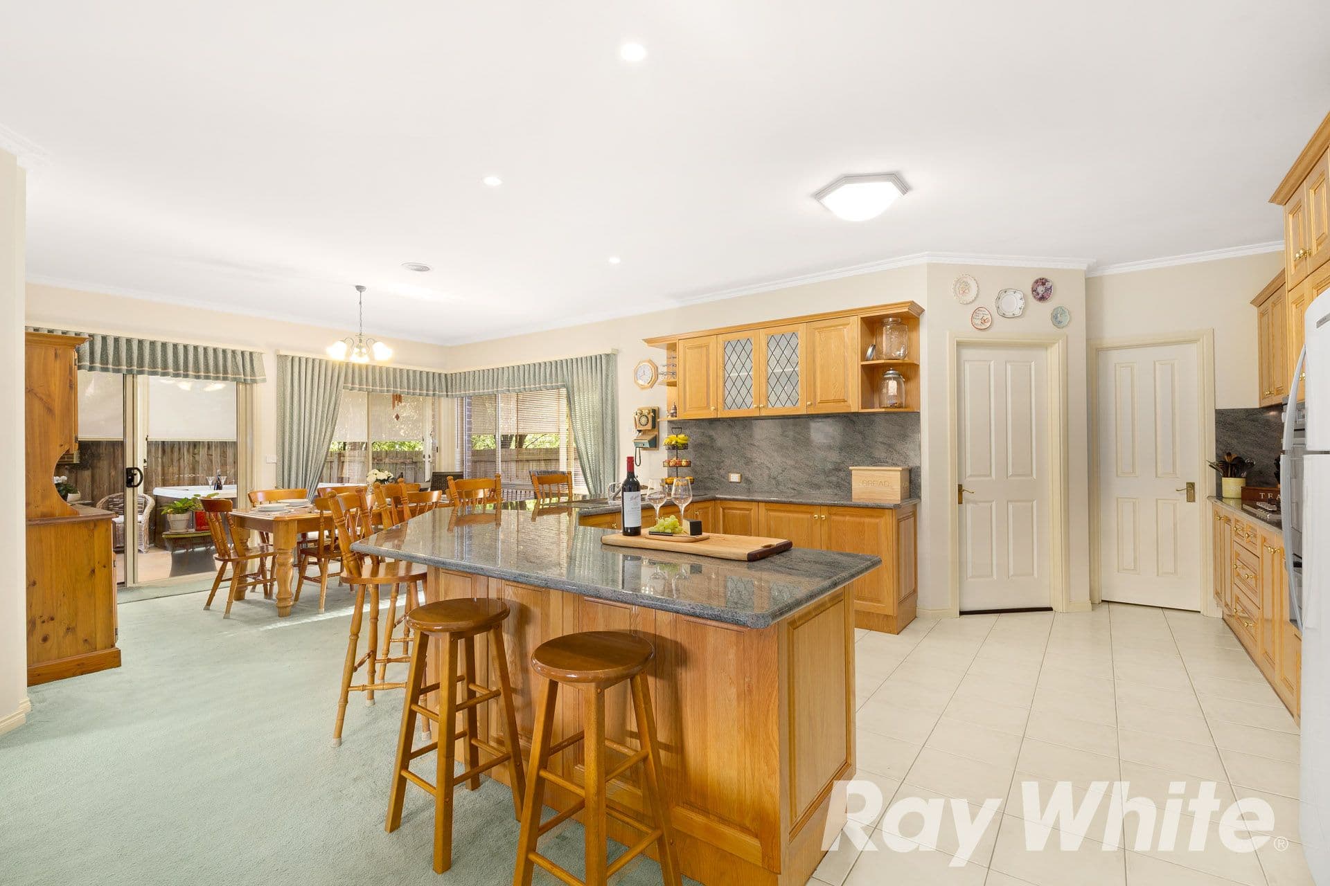 14 Riverpark Drive, Wantirna South VIC 3152, Wantirna South - Thumbnail 4