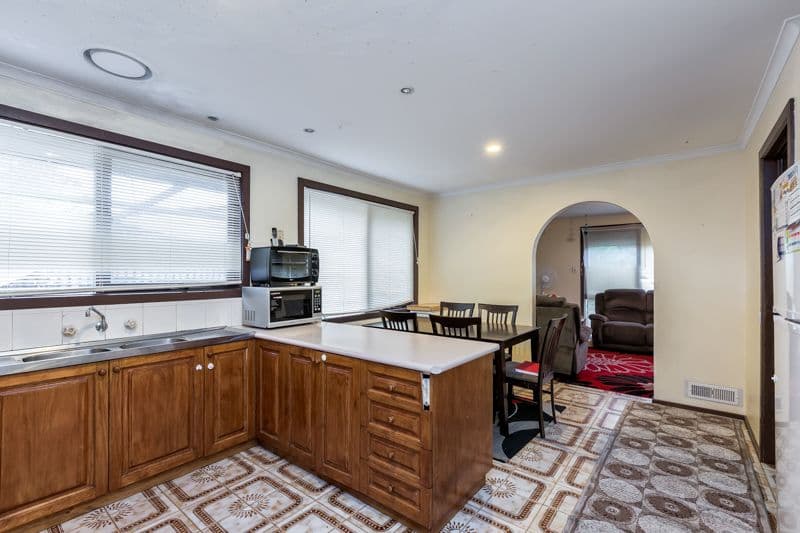 17 Myrtle Street, Melton South VIC 3338, Melton South - Thumbnail 3