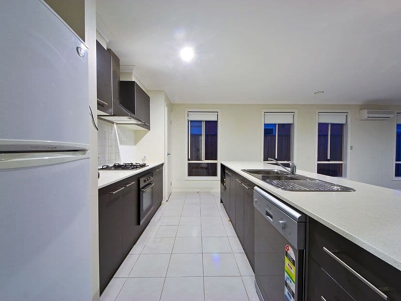 38  Tyler Crescent, TARNEIT VIC 3029, Tarneit - Thumbnail 3