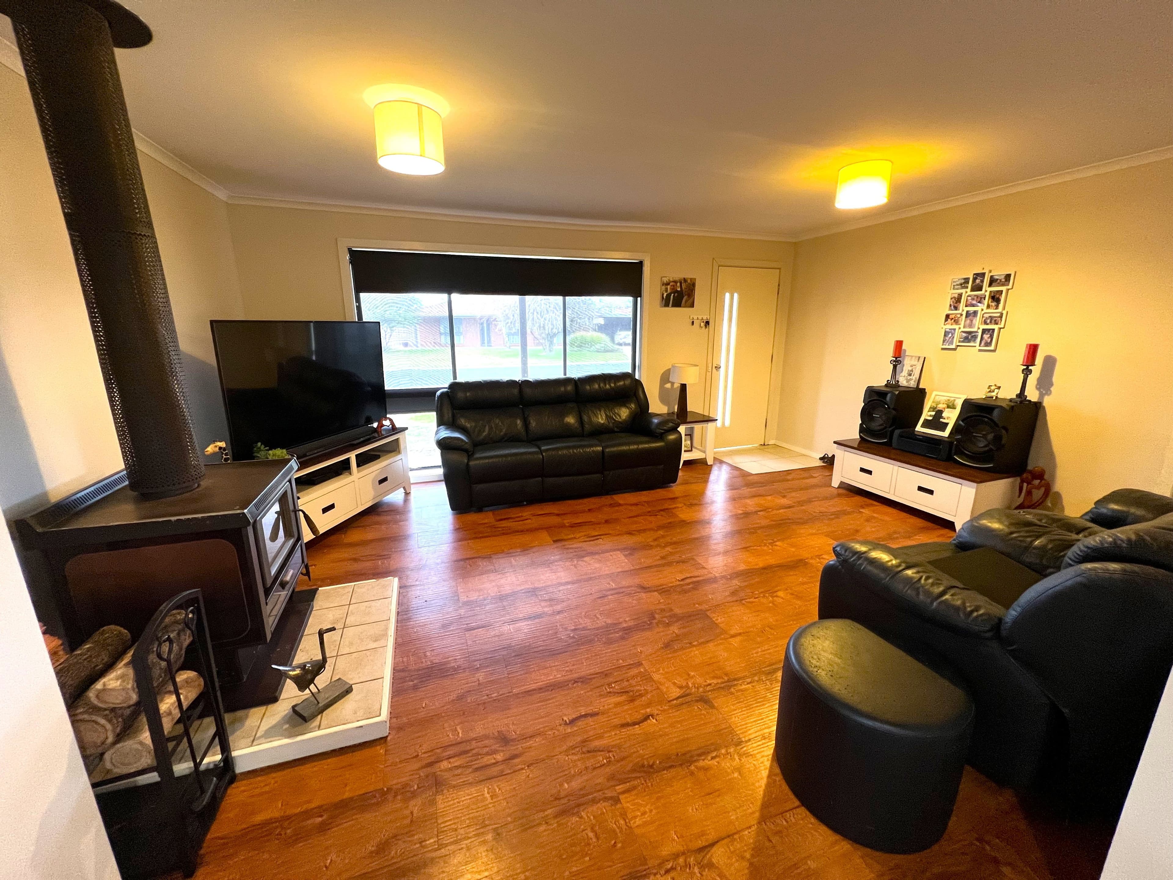 8 Johnston Crescent, Deniliquin NSW 2710, Deniliquin - Thumbnail 2