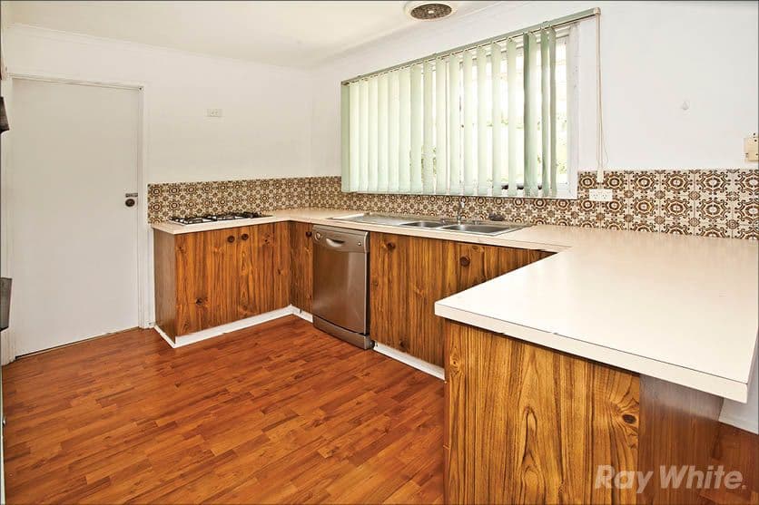 18 Oaktree Drive, HAMPTON PARK VIC 3976, Hampton Park - Thumbnail 2