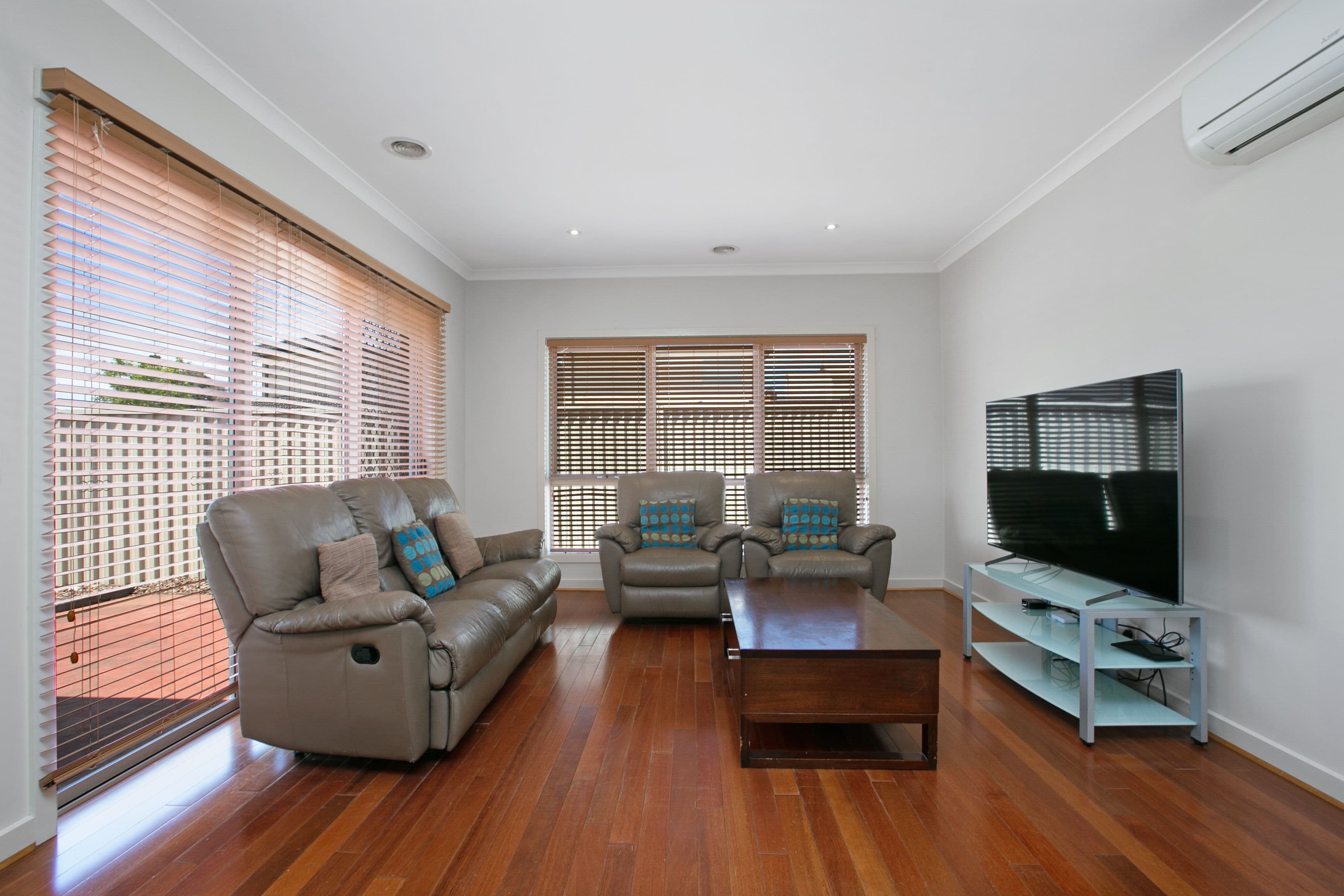 16 Suffolk Street, Reservoir VIC 3073, Reservoir - Thumbnail 4