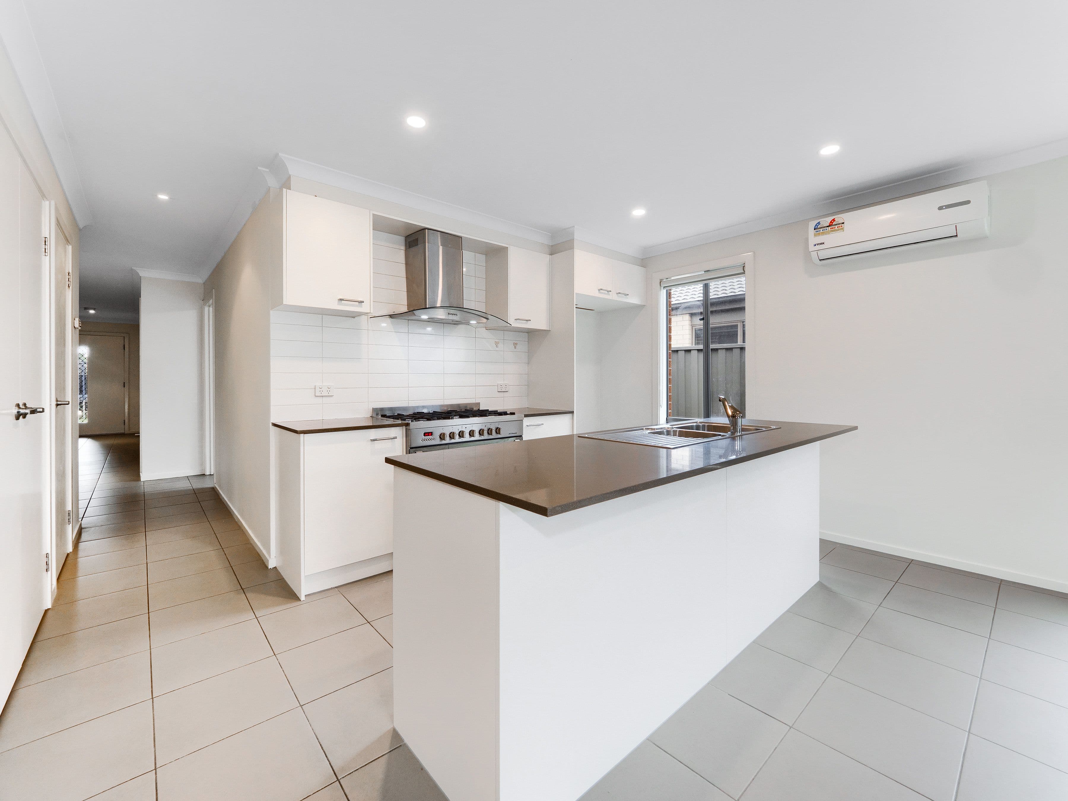 4 Vollone Place, Cranbourne East VIC 3977, Cranbourne East - Thumbnail 2