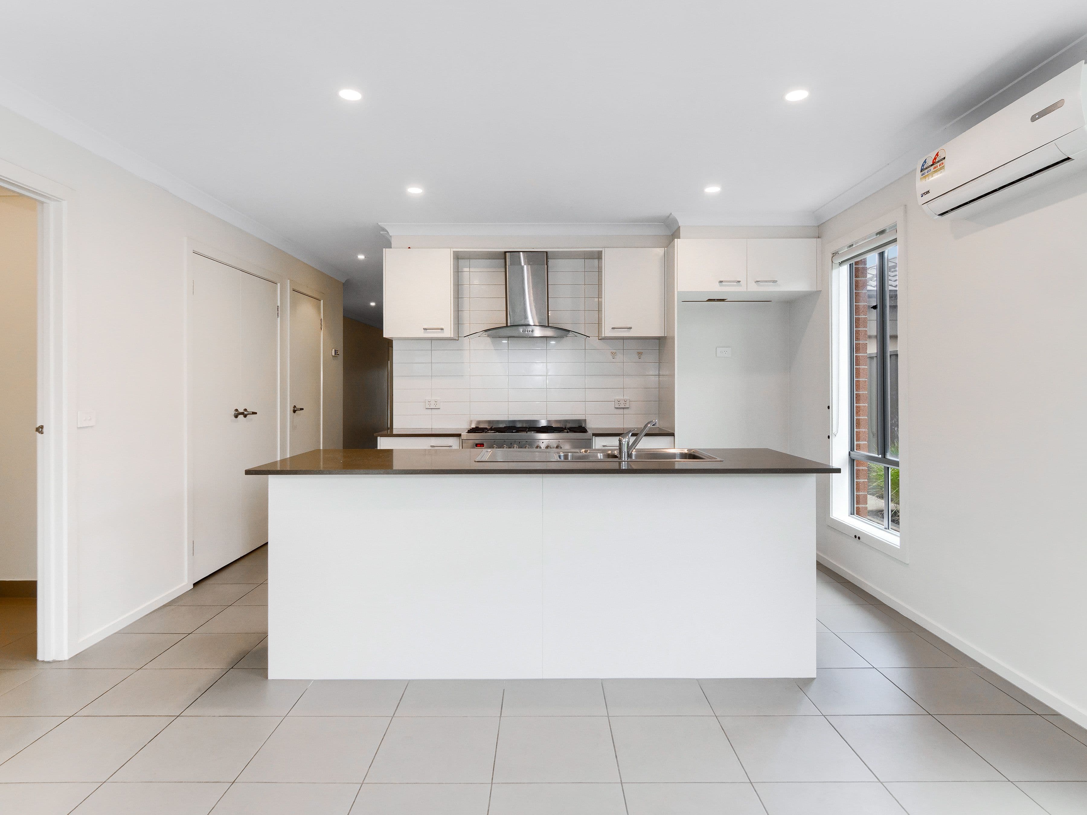 4 Vollone Place, Cranbourne East VIC 3977, Cranbourne East - Thumbnail 3