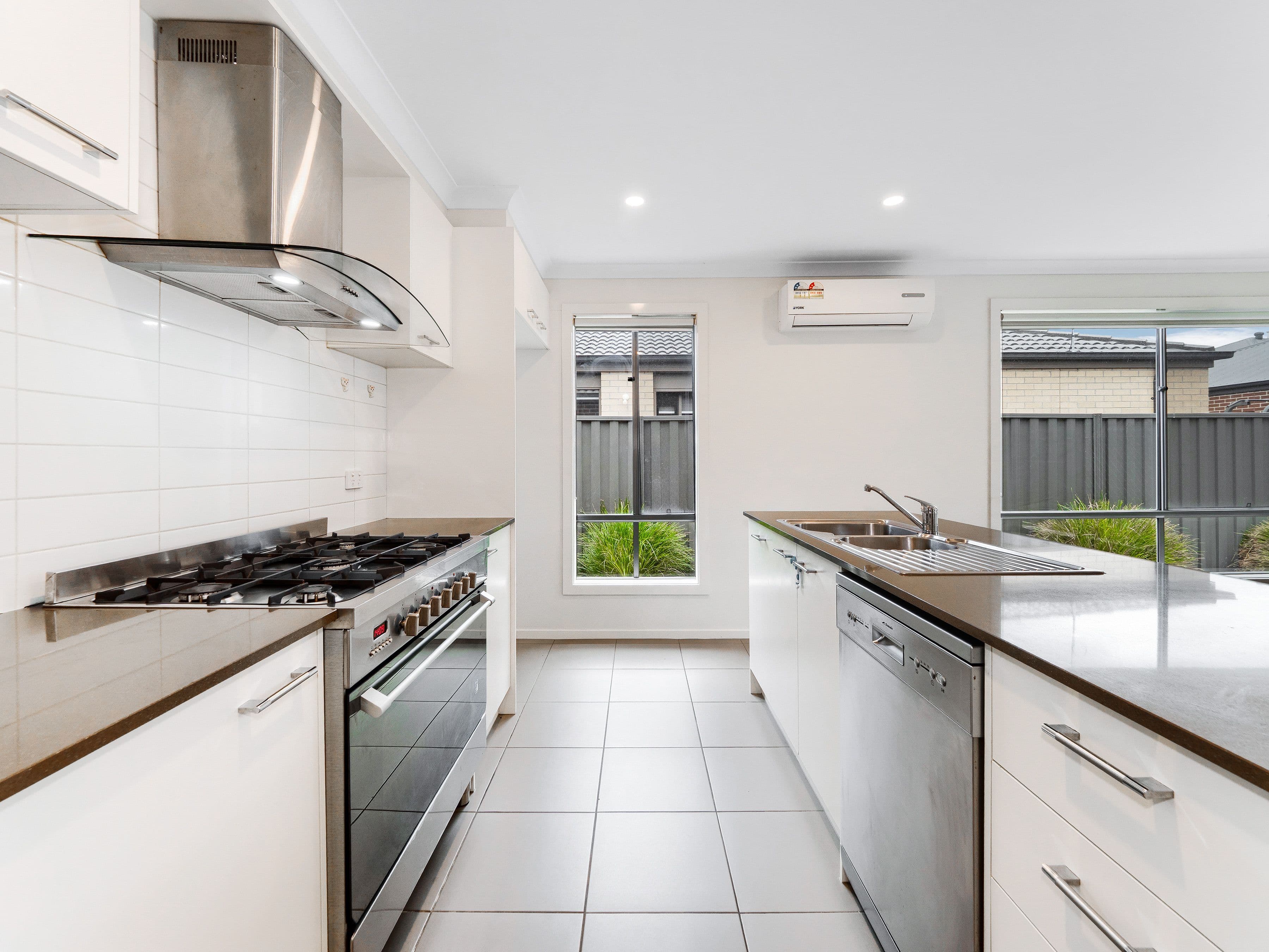 4 Vollone Place, Cranbourne East VIC 3977, Cranbourne East - Thumbnail 4