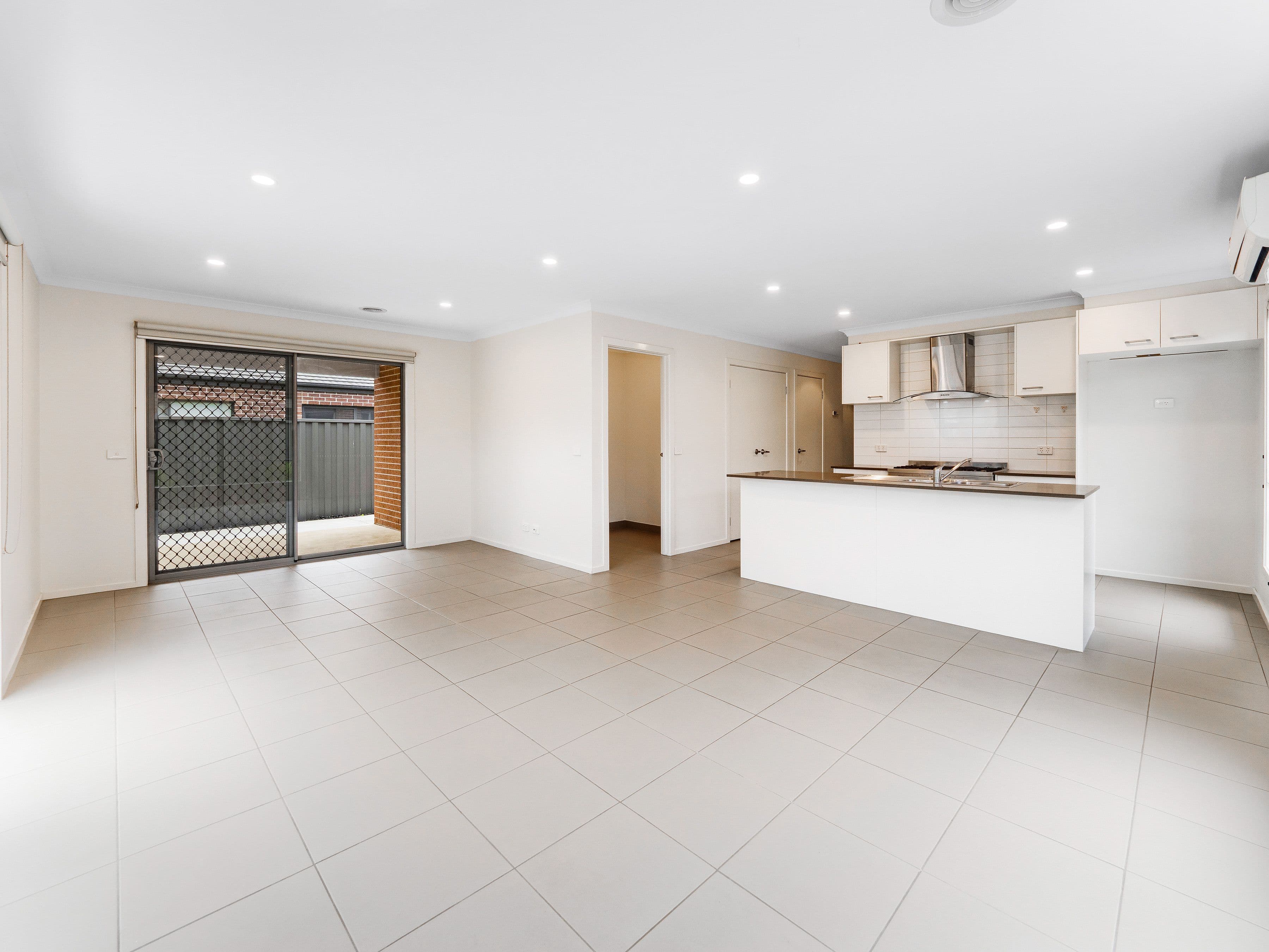 4 Vollone Place, Cranbourne East VIC 3977, Cranbourne East - Thumbnail 8