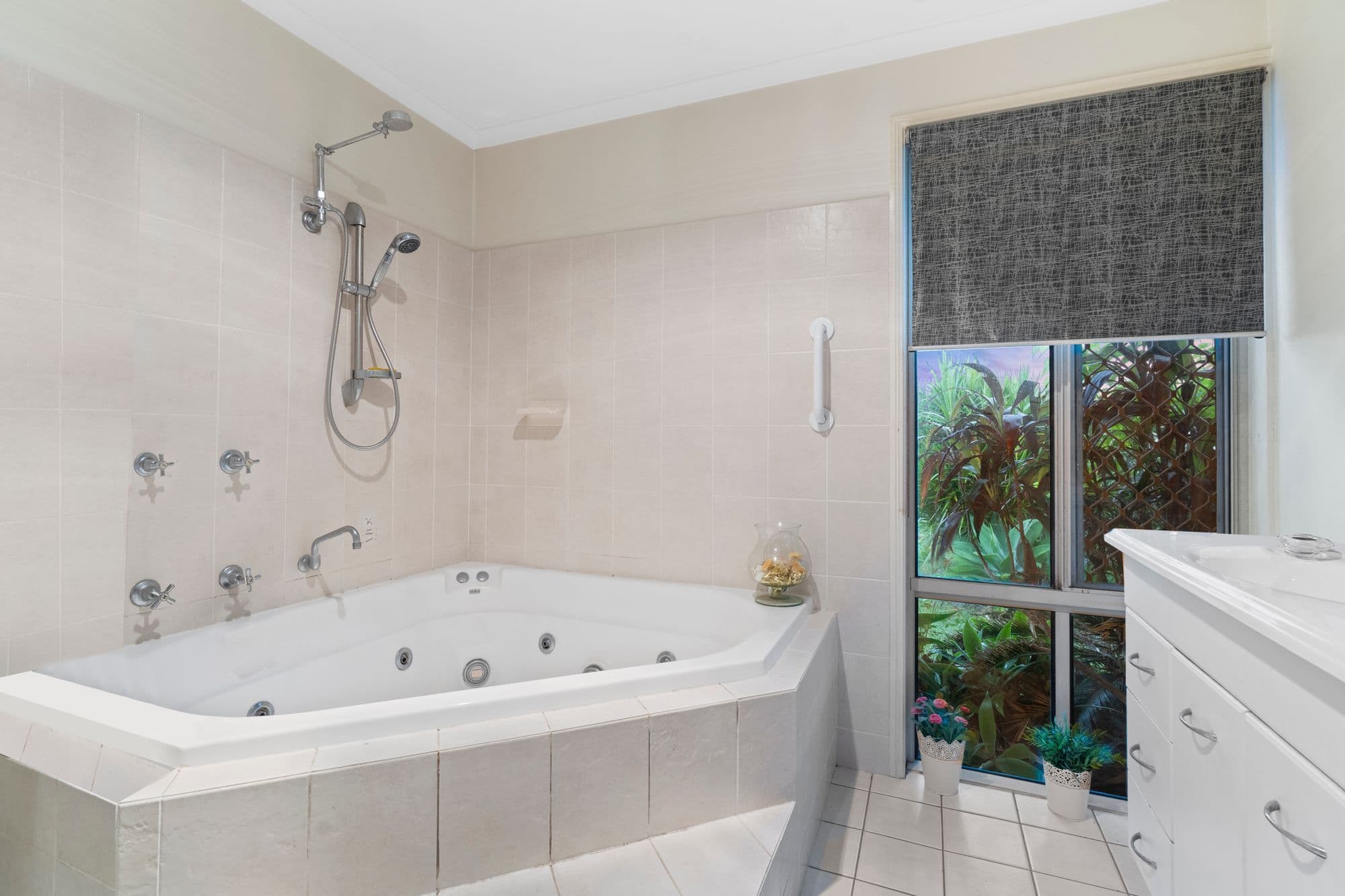 2 Mountain View Crescent, Mount Warren Park QLD 4207, Mount Warren Park - Thumbnail 8