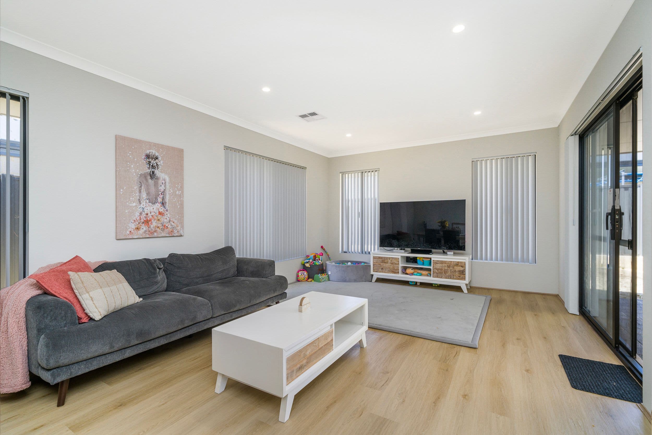 20 Colemere Crescent, Aveley WA 6069, Aveley - Thumbnail 2