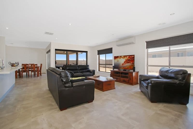 34 Vanguard Street, Yarrawonga VIC 3730, Yarrawonga - Thumbnail 2