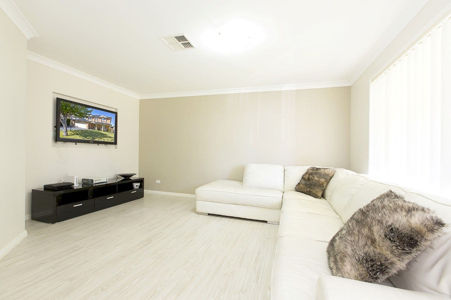 18 Cascade Avenue, Glenmore Park - Thumbnail 2