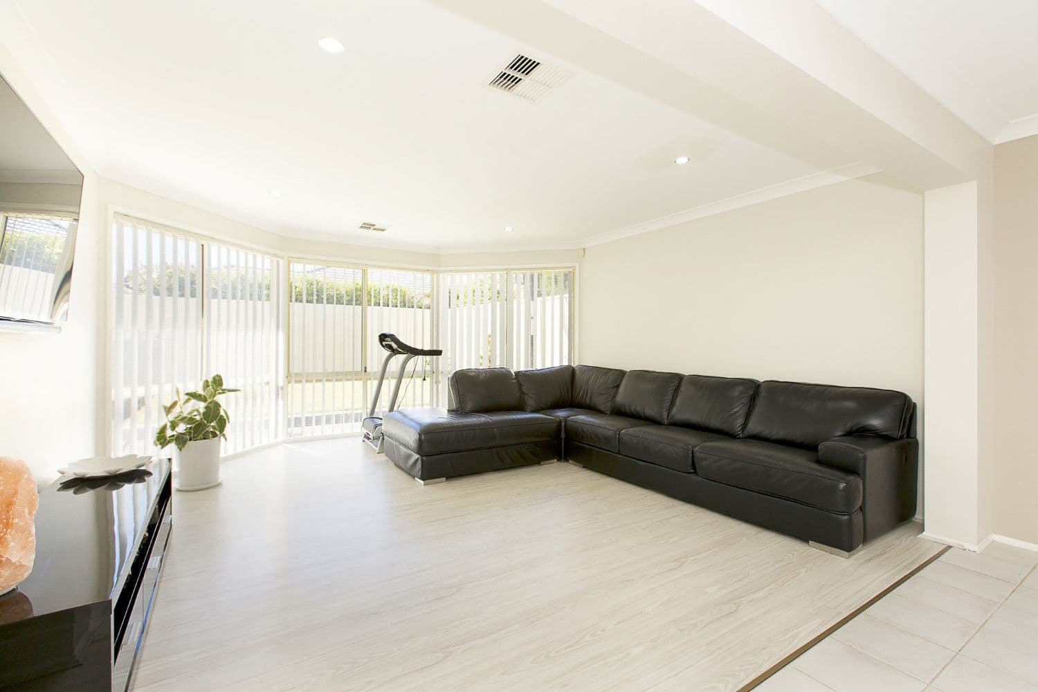 18 Cascade Avenue, Glenmore Park - Thumbnail 4