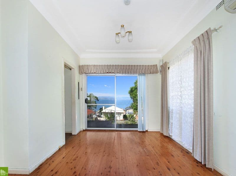38 Grand View Parade, Lake Heights - Thumbnail 3