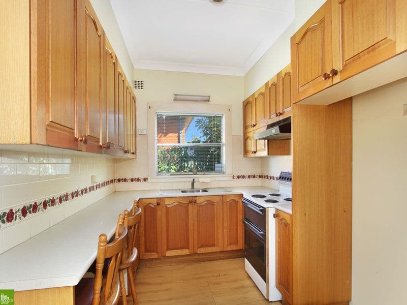 38 Grand View Parade, Lake Heights - Thumbnail 5