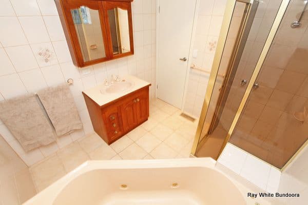 27 Champion Crescent, BUNDOORA VIC 3083, Bundoora - Thumbnail 8