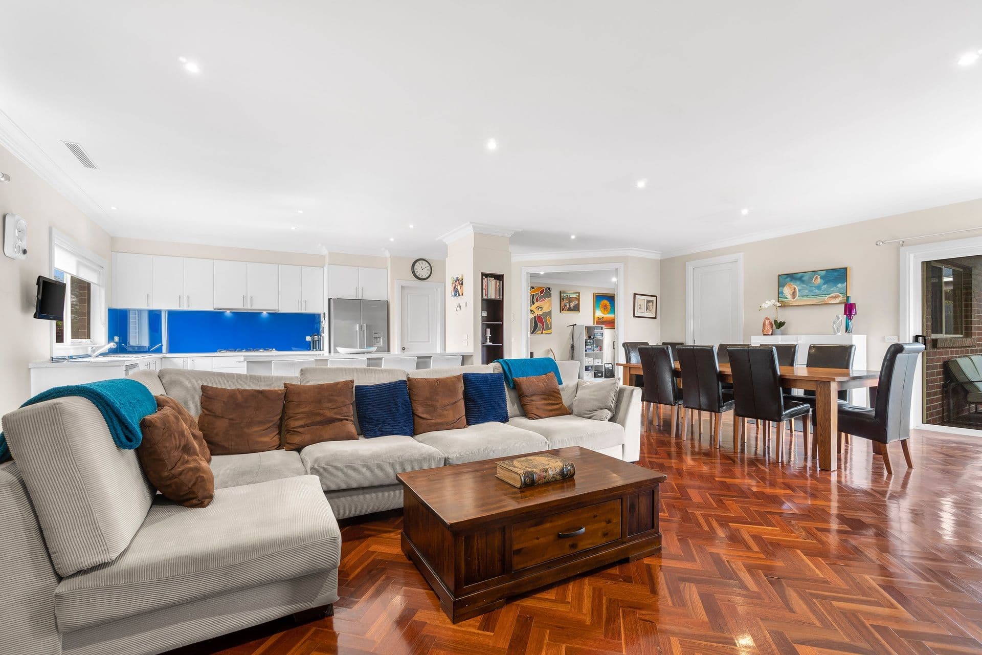 1 Seaview Crescent, Mulgrave VIC 3170, Mulgrave - Thumbnail 2