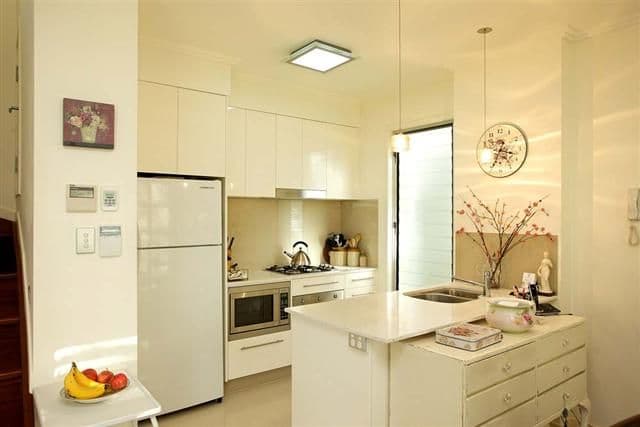 37 Barnes Avenue, COORPAROO QLD 4151, Coorparoo - Thumbnail 2