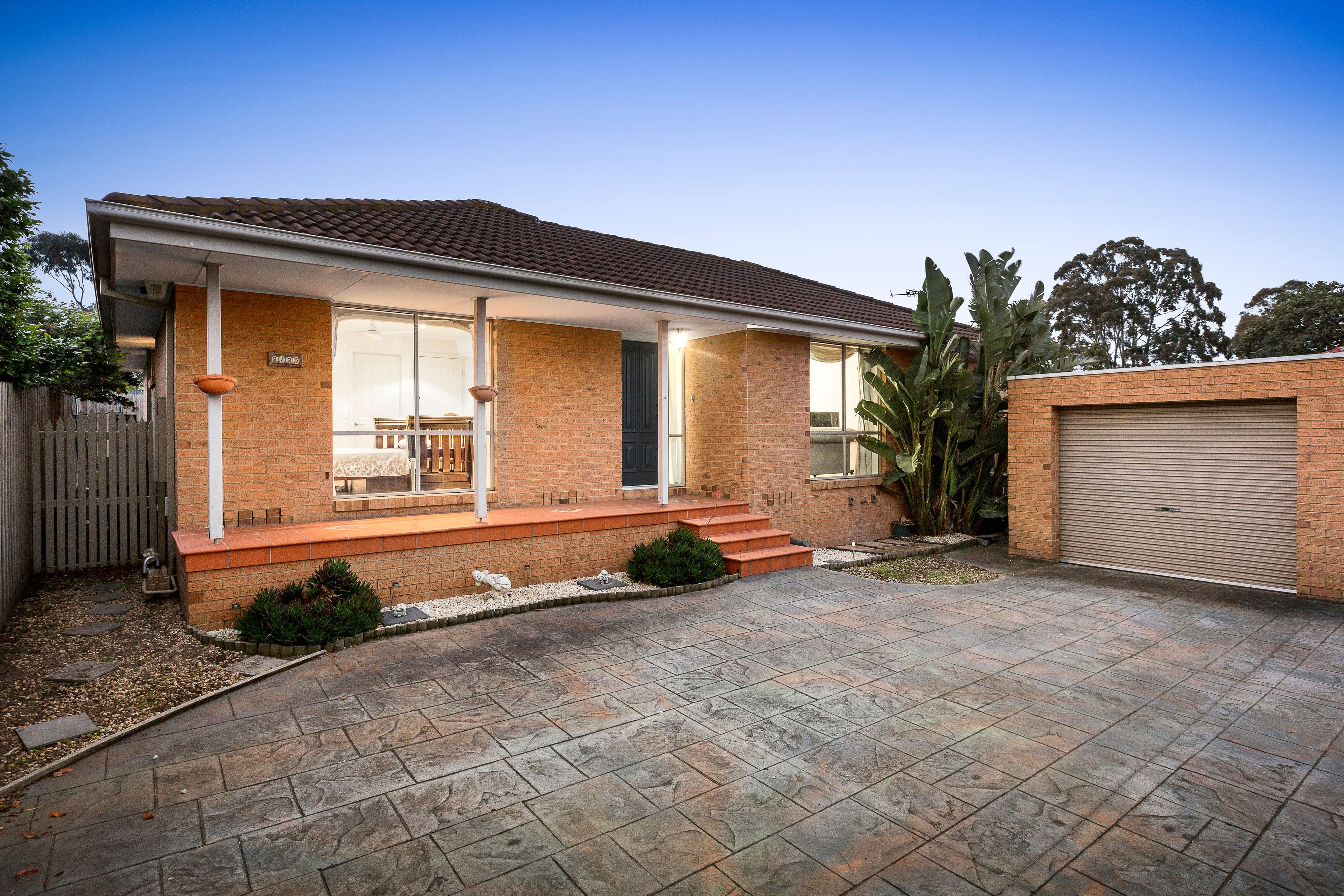 25 Leonie Avenue, Mount Waverley VIC 3149, Mount Waverley - Thumbnail 2